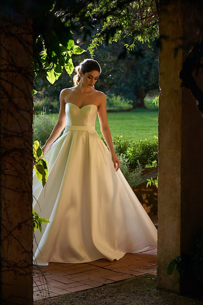 TC303 Tania Olsen Couture Demi Wedding dress / Bridal gown $850